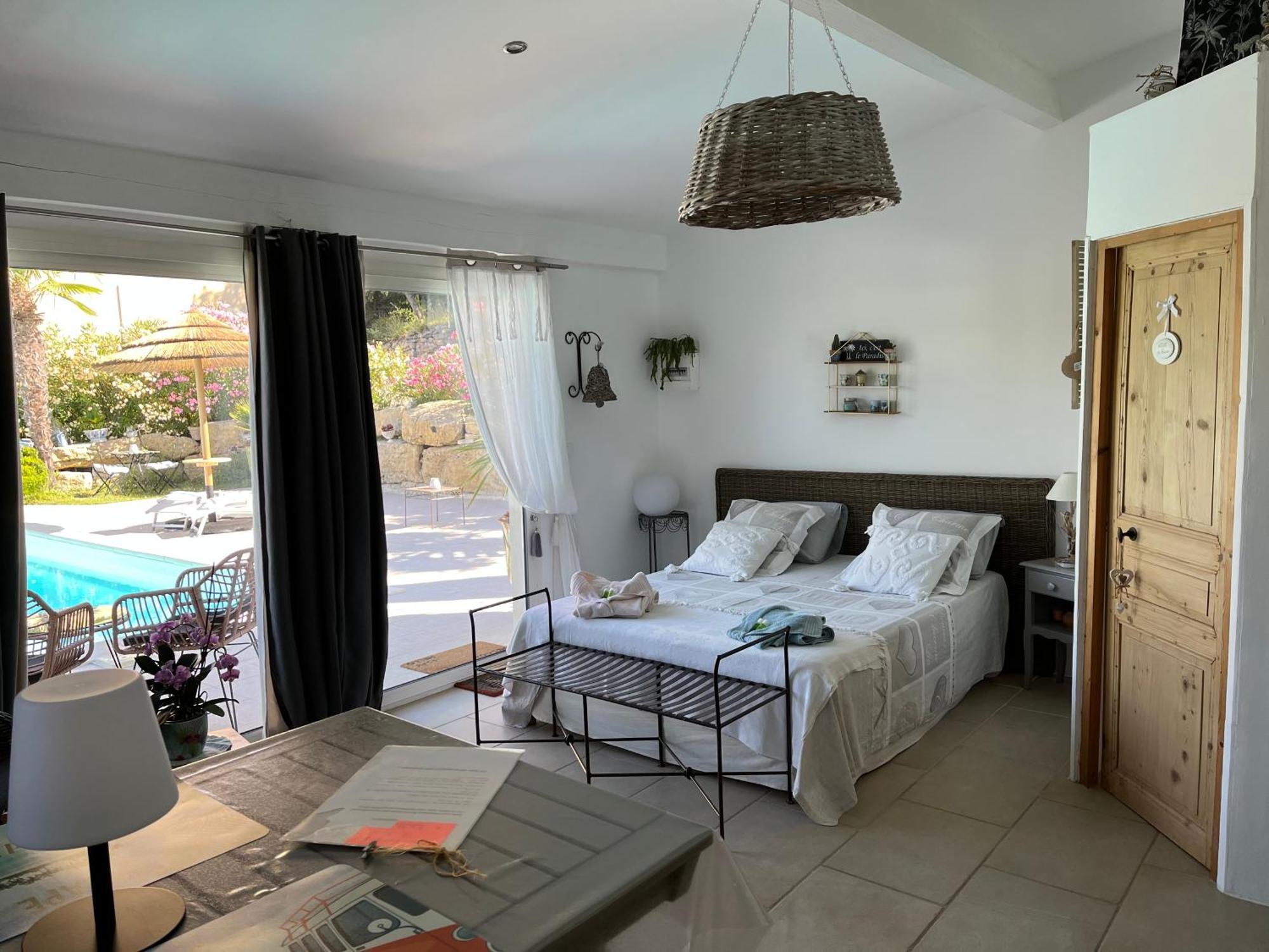 Bed and Breakfast La Thomalie Крійон-ле-Брав Екстер'єр фото